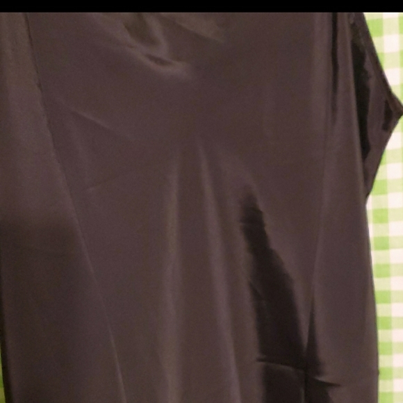 Satin like nightie with red rose stitched on - Picture 8 of 12